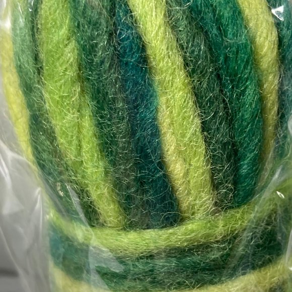 Dimensions Feltworks 100% Wool Pencil Roving Variegated Green Needle Felting - Picture 7 of 16